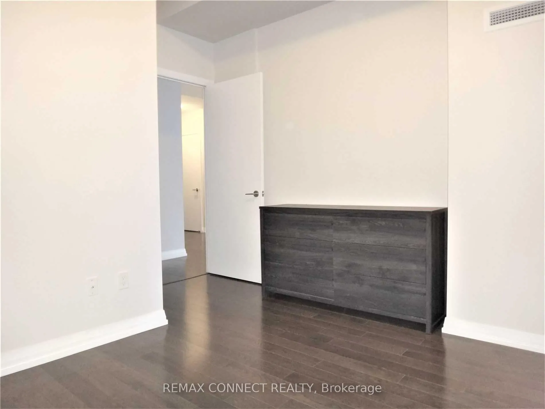 Photo 9 of Unit 819, 460 Adelaide Street E, Toronto, Moss Park — HOMEH