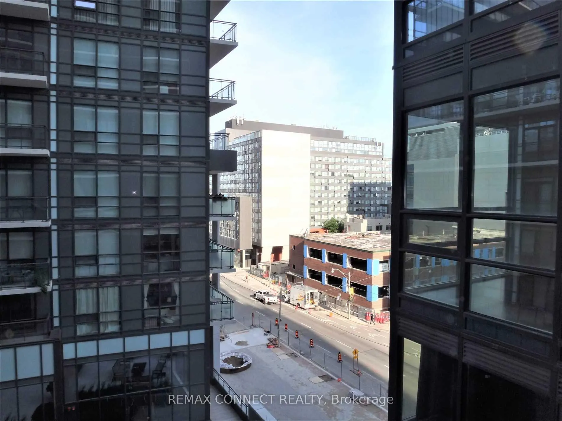Photo 13 of Unit 819, 460 Adelaide Street E, Toronto, Moss Park — HOMEH