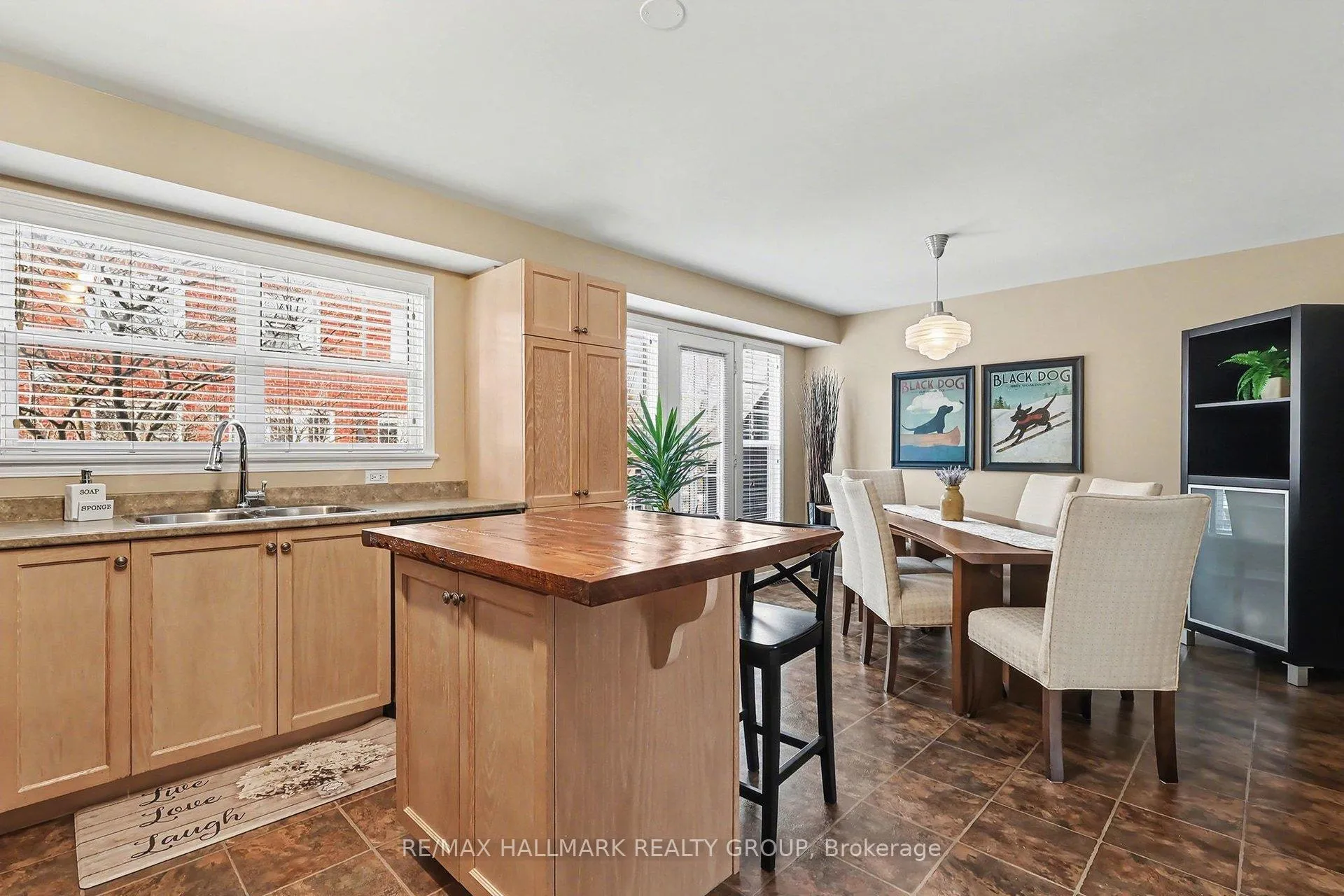 Photo 12 of 78 Jardin Private, Ottawa, Manor Park — HOMEH