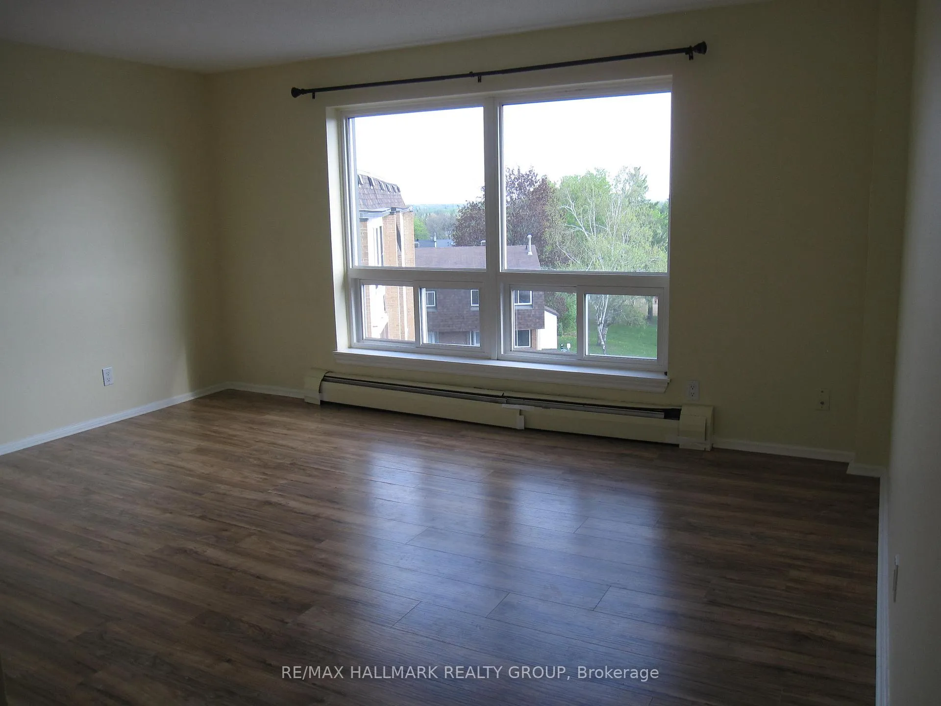Photo 2 of Unit 12, 898 Elmsmere Road, Ottawa, Beacon Hill South — HOMEH