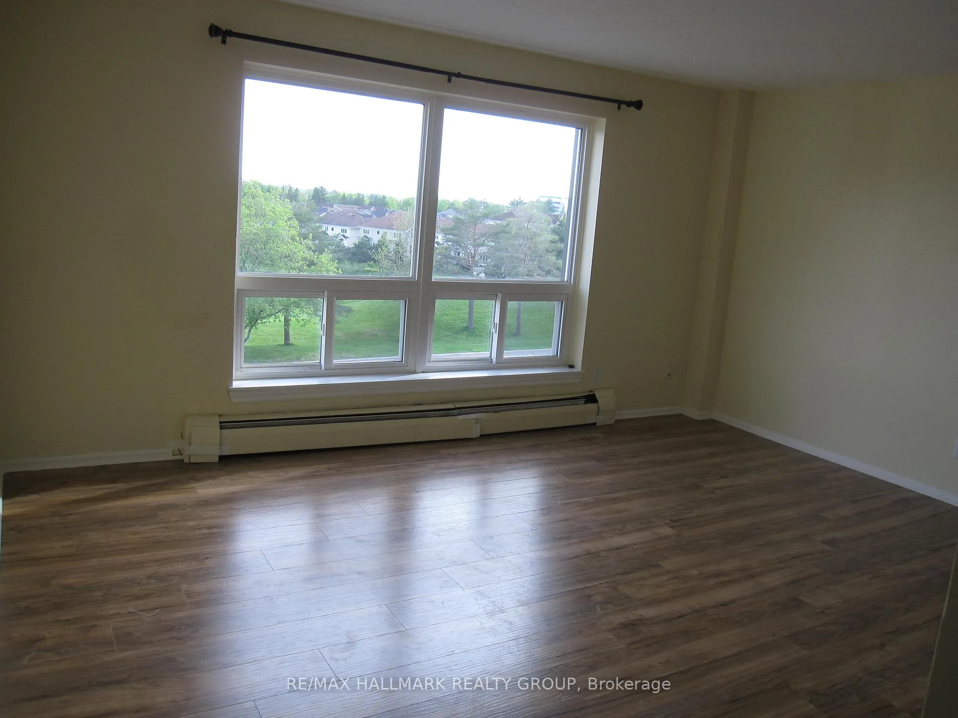 Photo 3 of Unit 12, 898 Elmsmere Road, Ottawa, Beacon Hill South — HOMEH