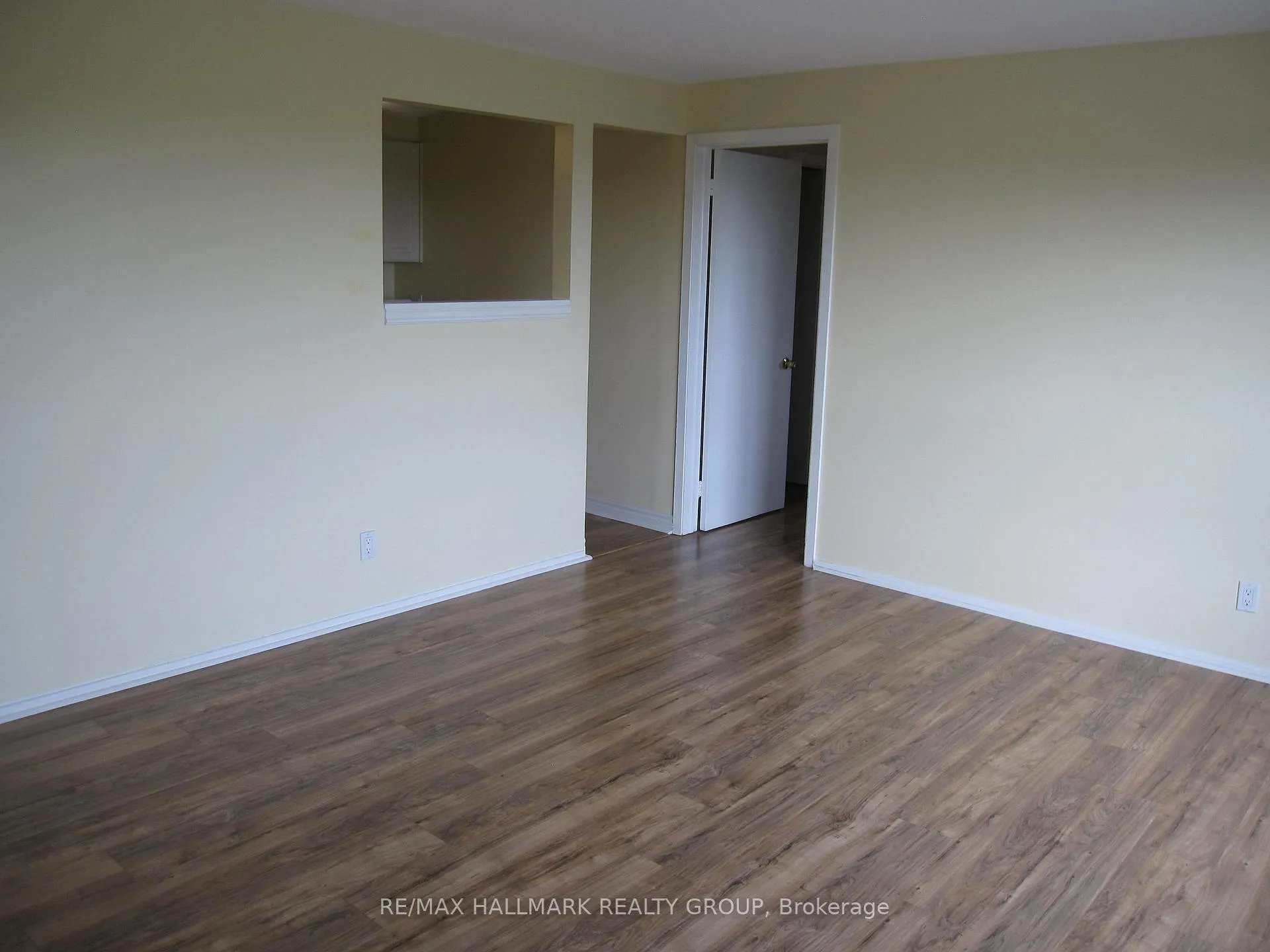 Photo 4 of Unit 12, 898 Elmsmere Road, Ottawa, Beacon Hill South — HOMEH