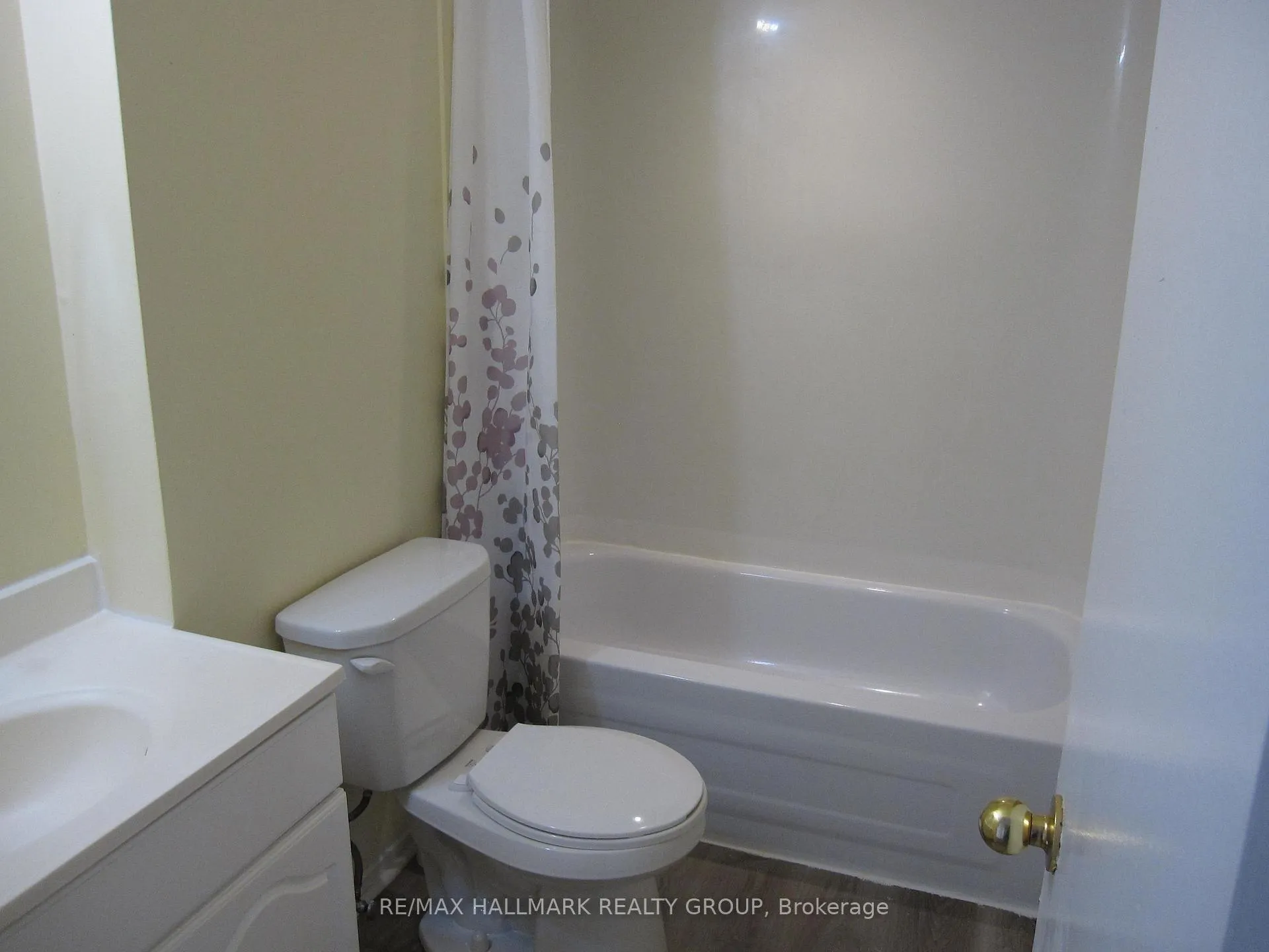 Photo 10 of Unit 12, 898 Elmsmere Road, Ottawa, Beacon Hill South — HOMEH