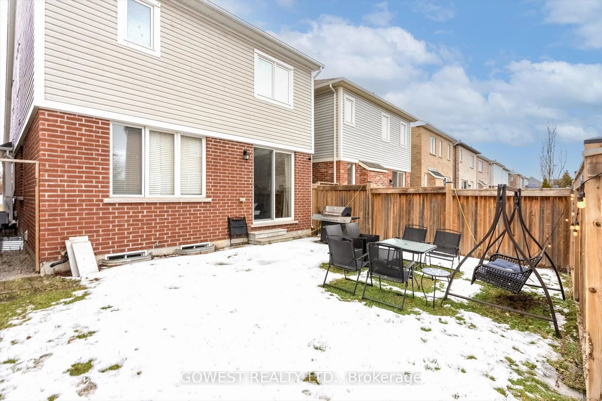 Photo 4 of 669 Gibson Crescent, Milton, Coates — HOMEH