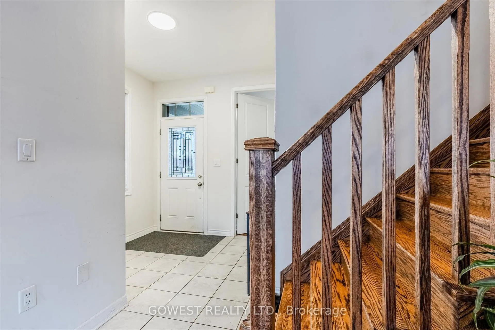 Photo 8 of 669 Gibson Crescent, Milton, Coates — HOMEH