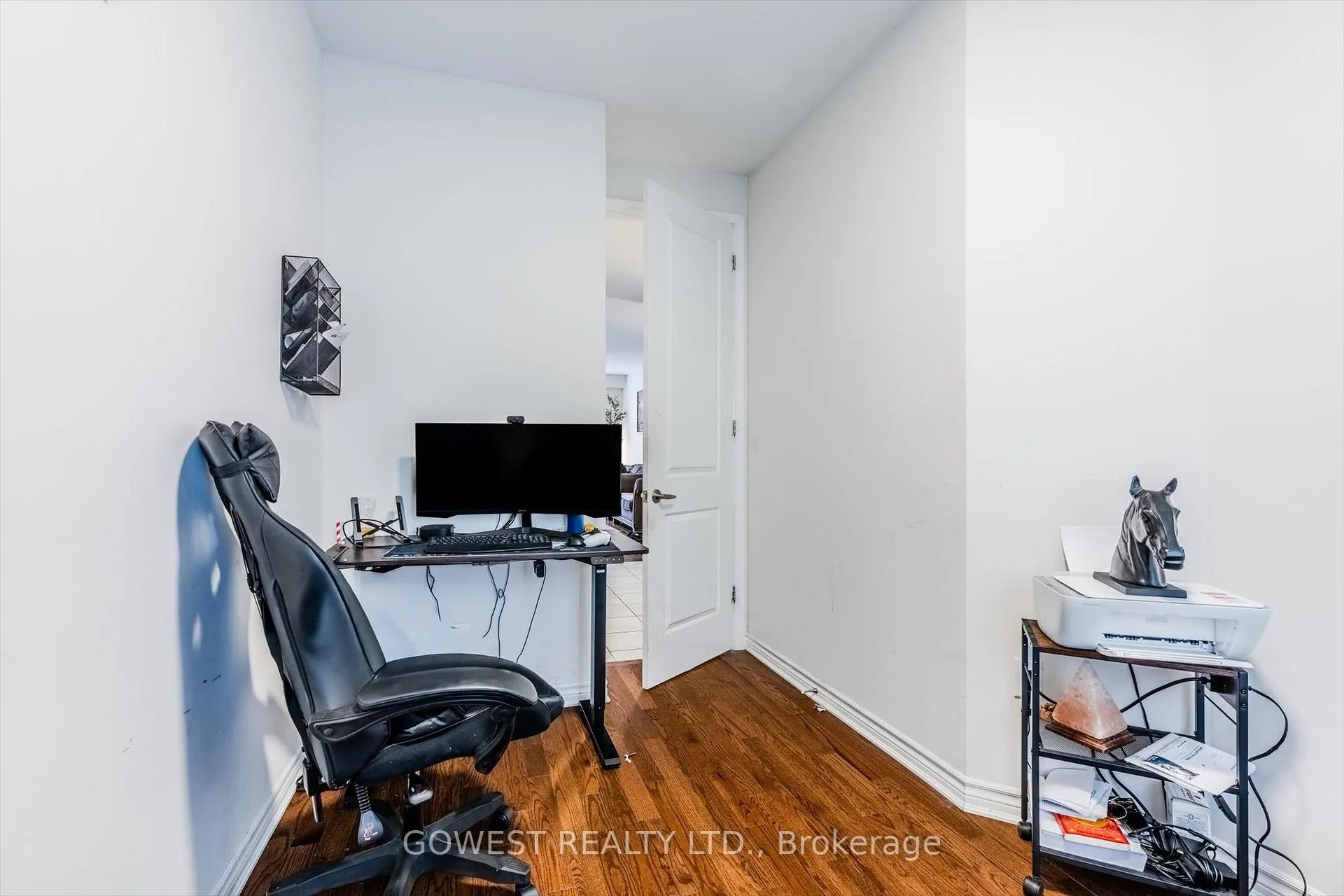 Photo 10 of 669 Gibson Crescent, Milton, Coates — HOMEH