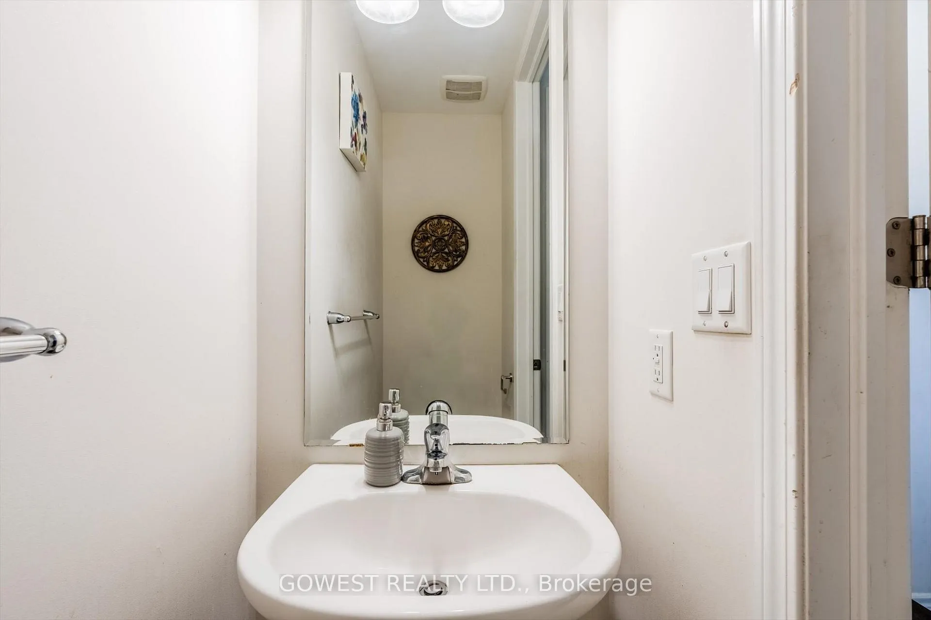 Photo 11 of 669 Gibson Crescent, Milton, Coates — HOMEH