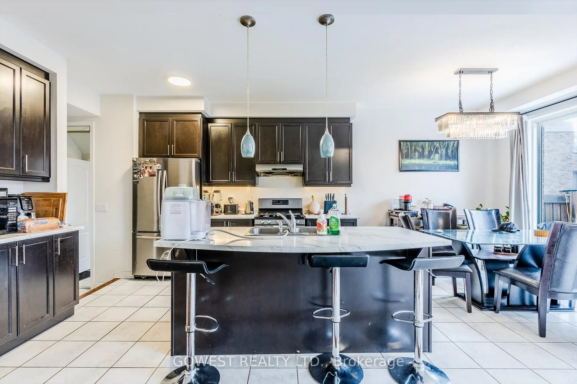 Photo 15 of 669 Gibson Crescent, Milton, Coates — HOMEH