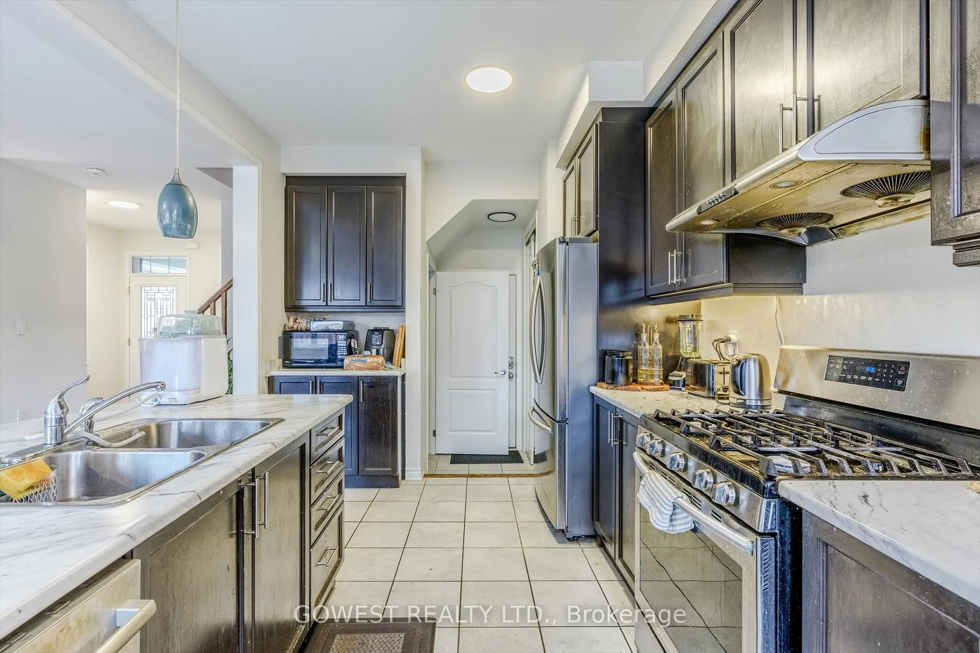 Photo 16 of 669 Gibson Crescent, Milton, Coates — HOMEH