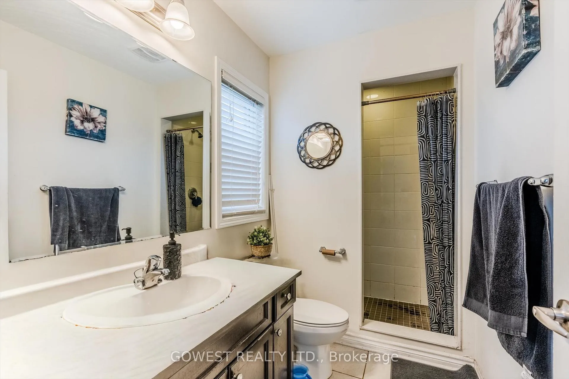 Photo 22 of 669 Gibson Crescent, Milton, Coates — HOMEH