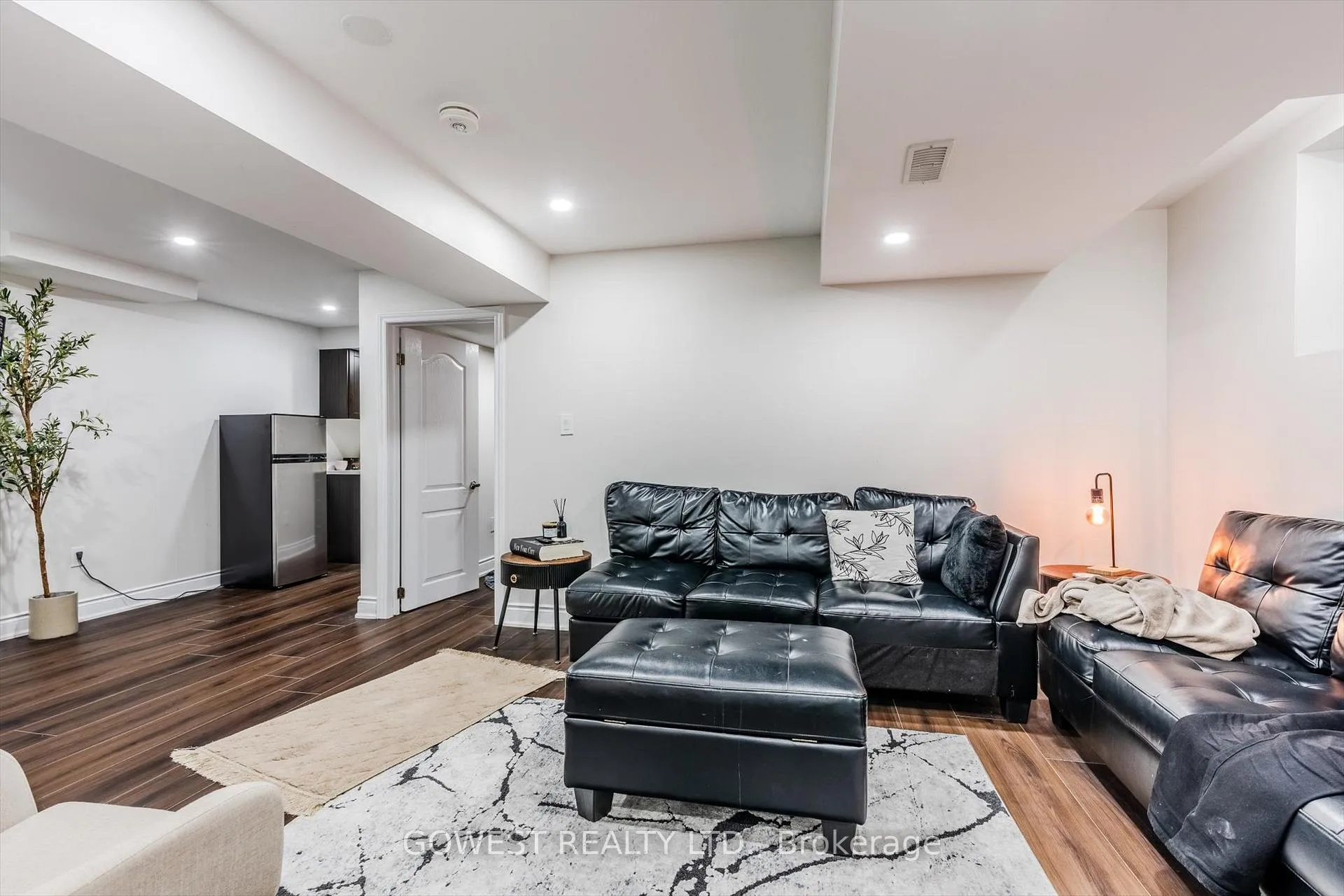 Photo 29 of 669 Gibson Crescent, Milton, Coates — HOMEH