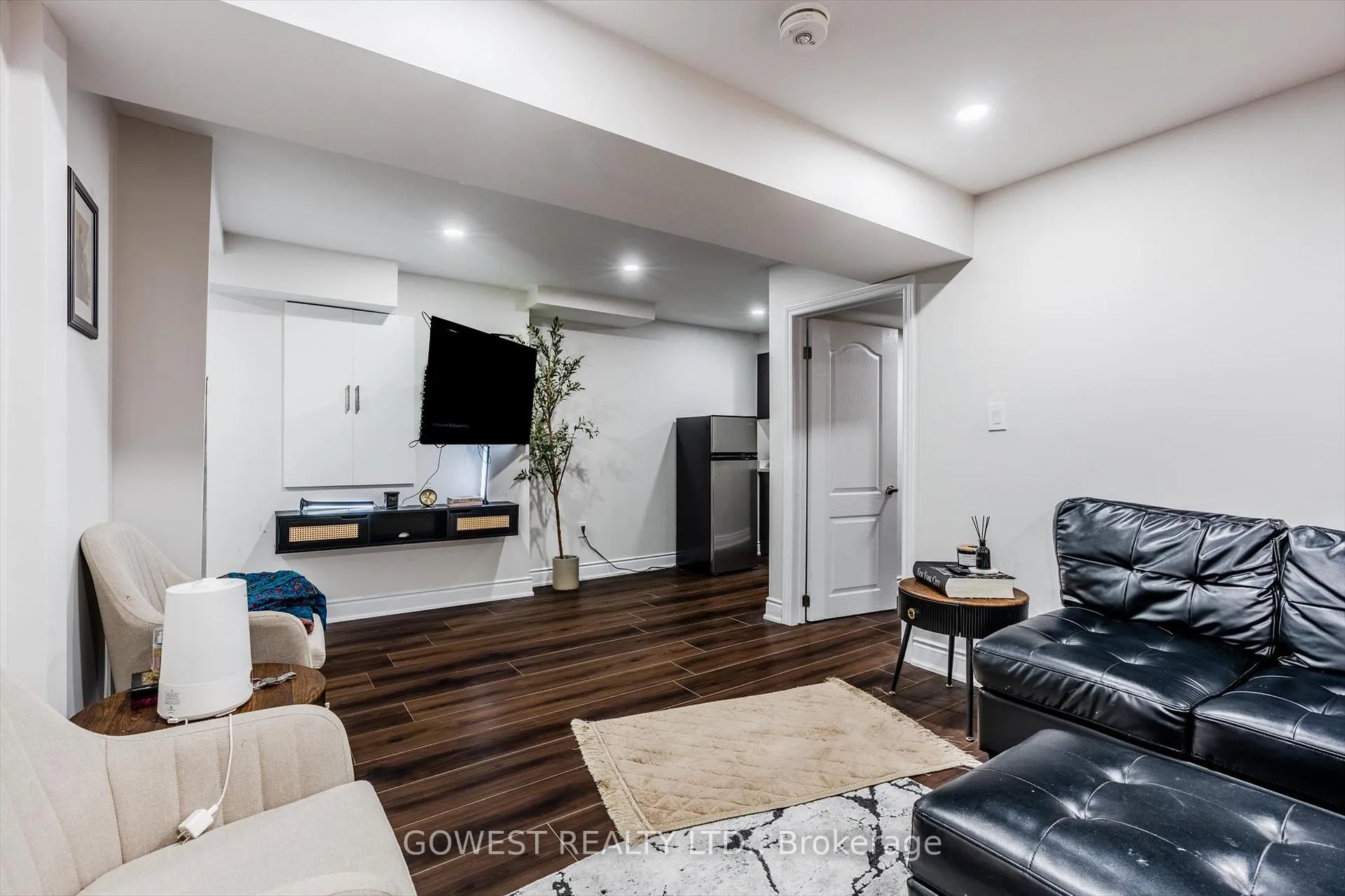 Photo 31 of 669 Gibson Crescent, Milton, Coates — HOMEH