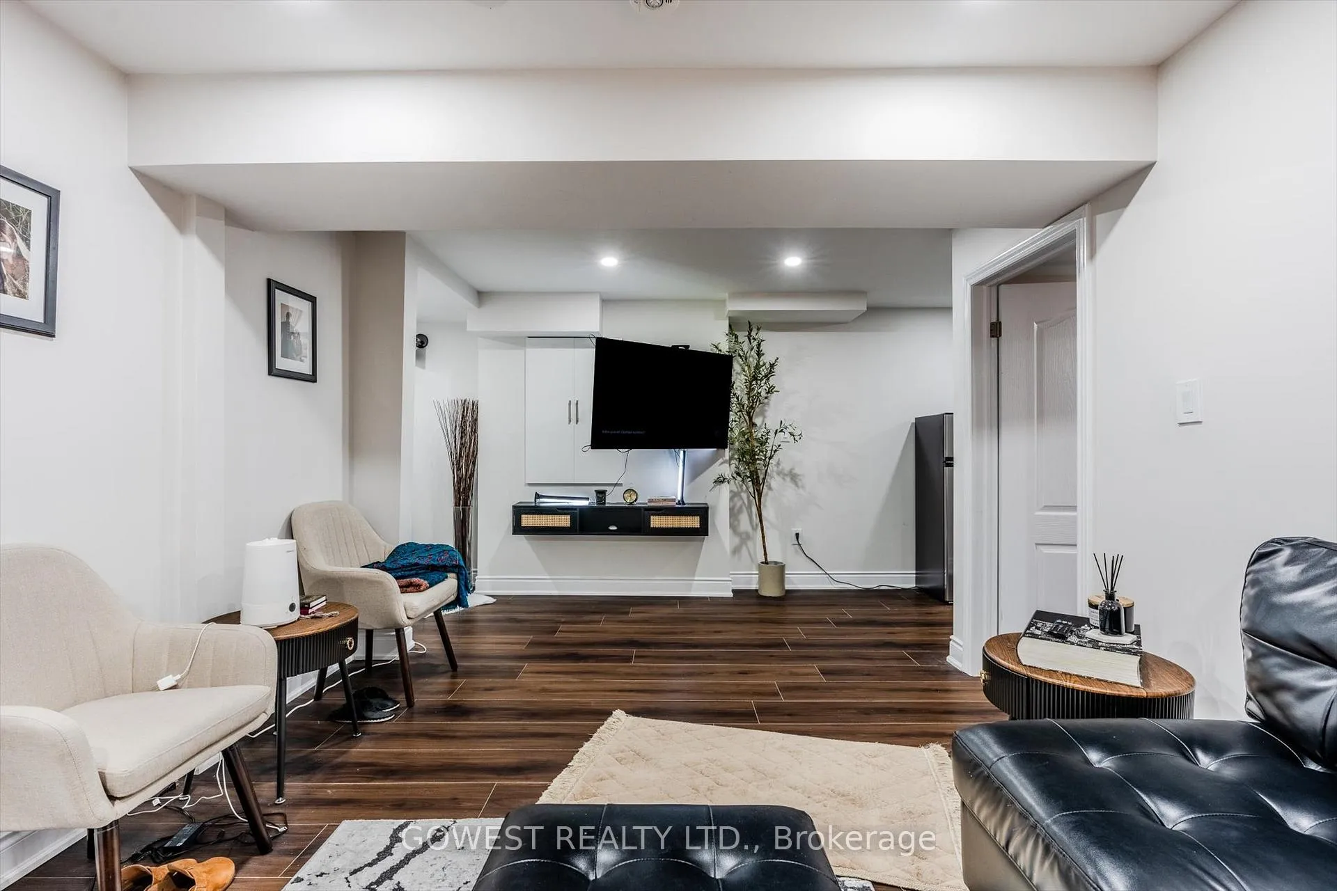 Photo 32 of 669 Gibson Crescent, Milton, Coates — HOMEH