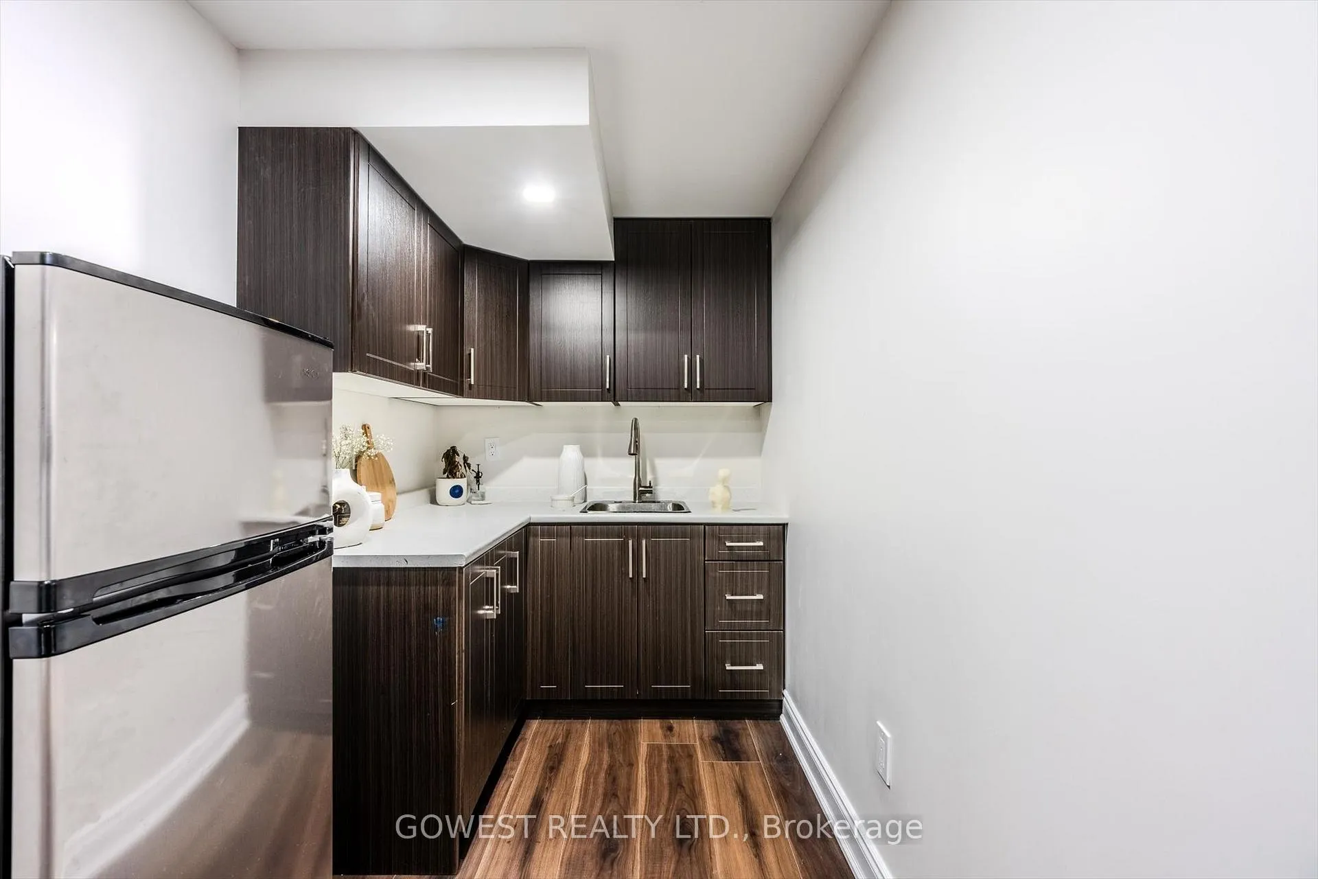 Photo 34 of 669 Gibson Crescent, Milton, Coates — HOMEH