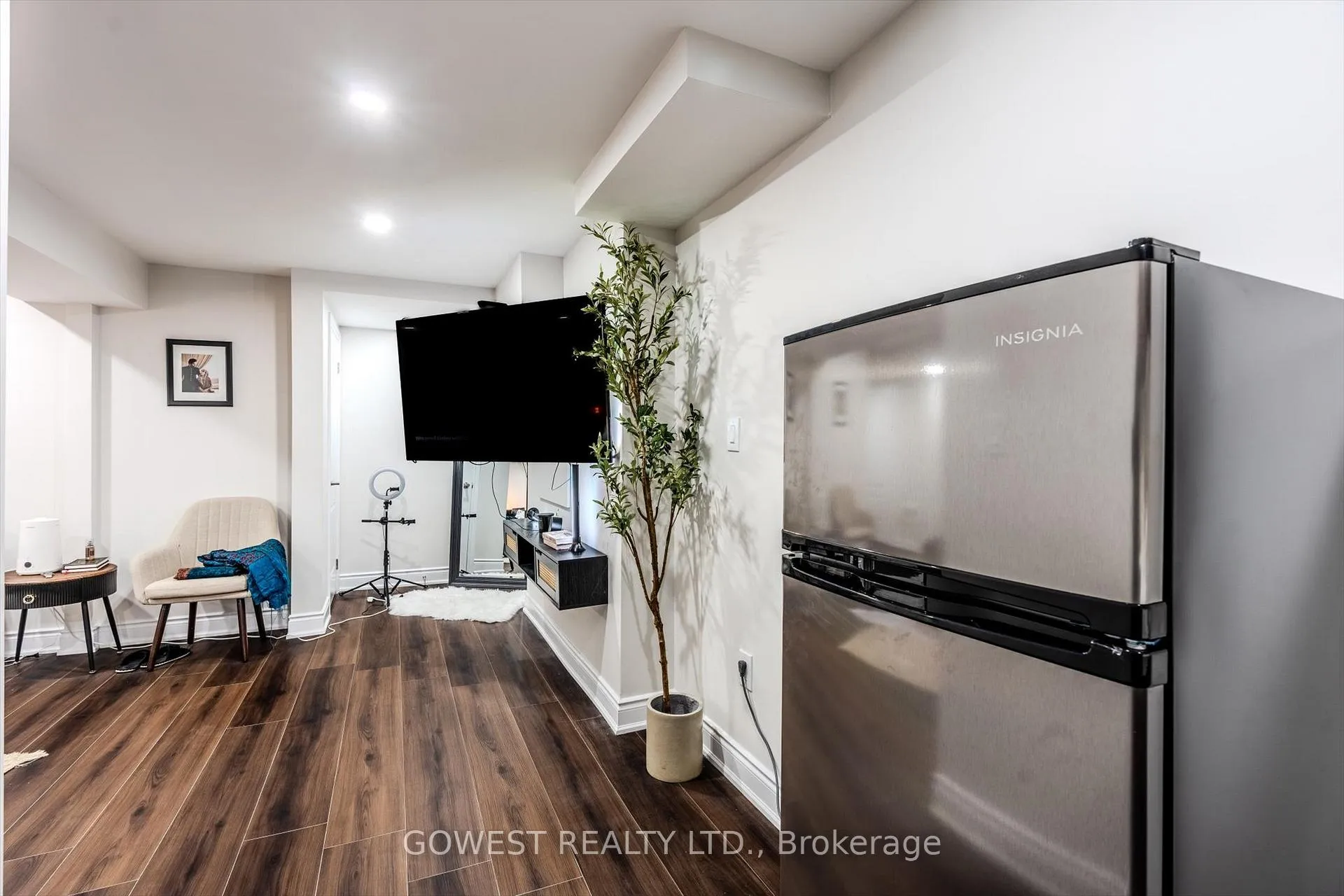 Photo 35 of 669 Gibson Crescent, Milton, Coates — HOMEH