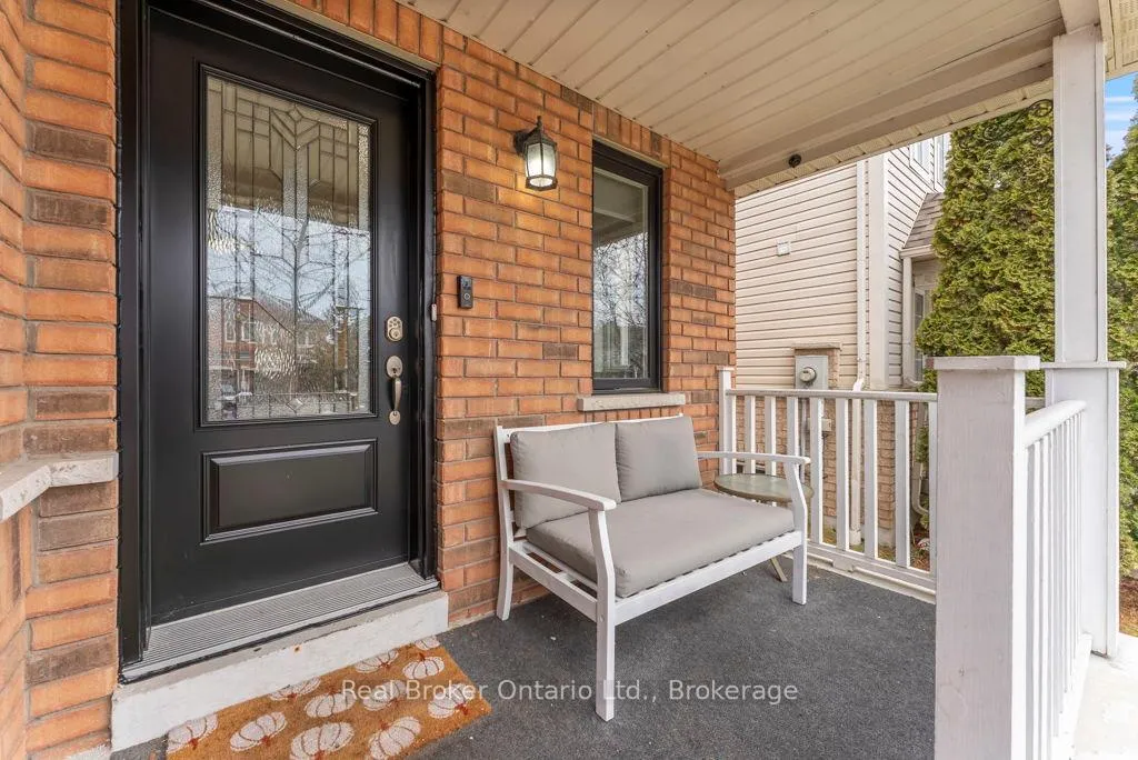 Photo 4 of 31 Four Winds Drive, Whitby, Port Whitby — HOMEH