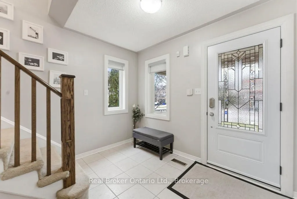 Photo 5 of 31 Four Winds Drive, Whitby, Port Whitby — HOMEH