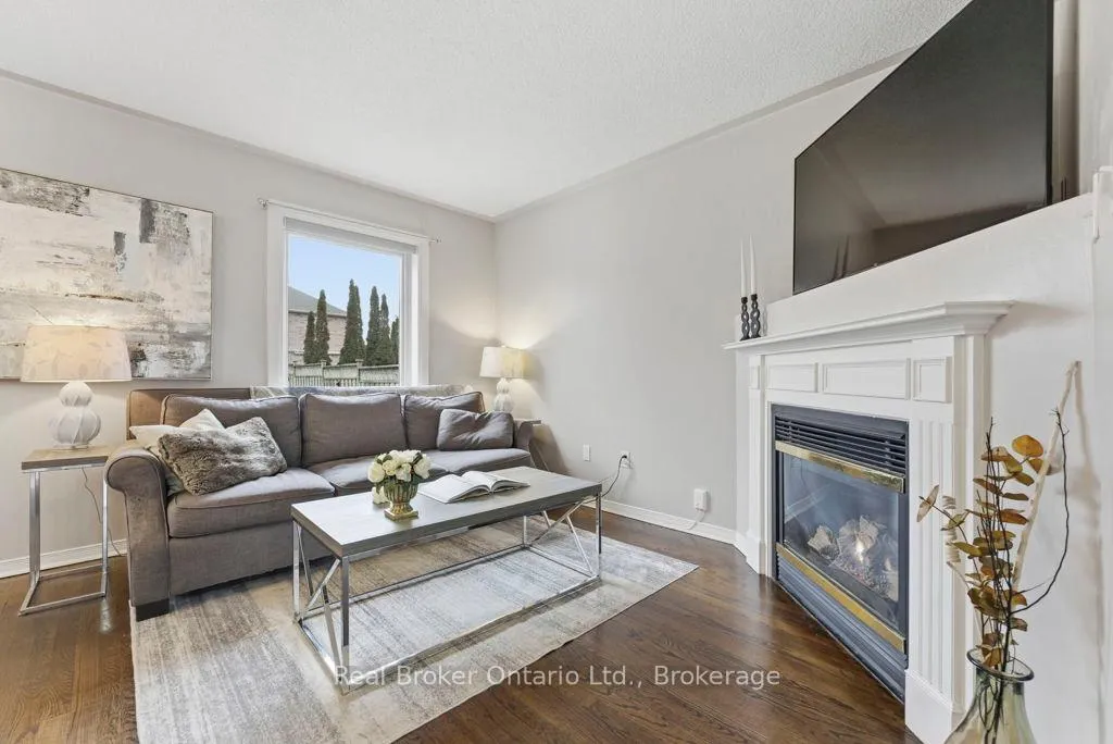 Photo 7 of 31 Four Winds Drive, Whitby, Port Whitby — HOMEH