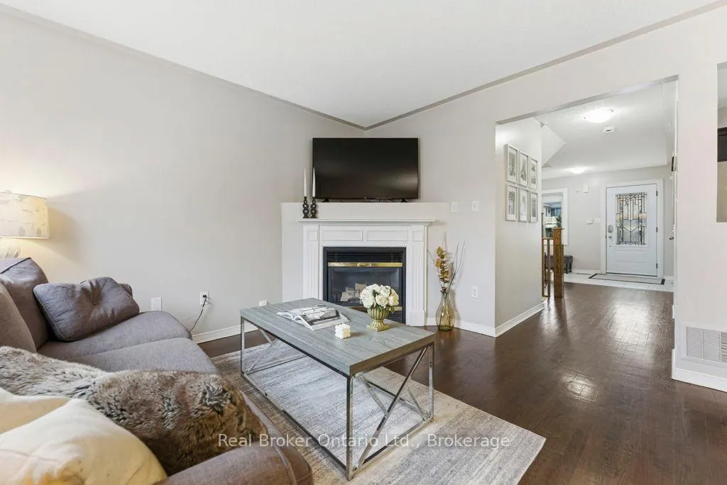 Photo 8 of 31 Four Winds Drive, Whitby, Port Whitby — HOMEH