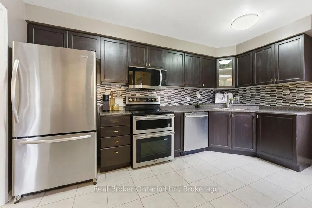 Photo 12 of 31 Four Winds Drive, Whitby, Port Whitby — HOMEH