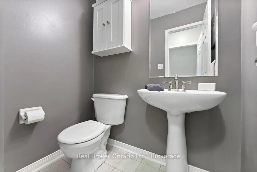 Photo 16 of 31 Four Winds Drive, Whitby, Port Whitby — HOMEH
