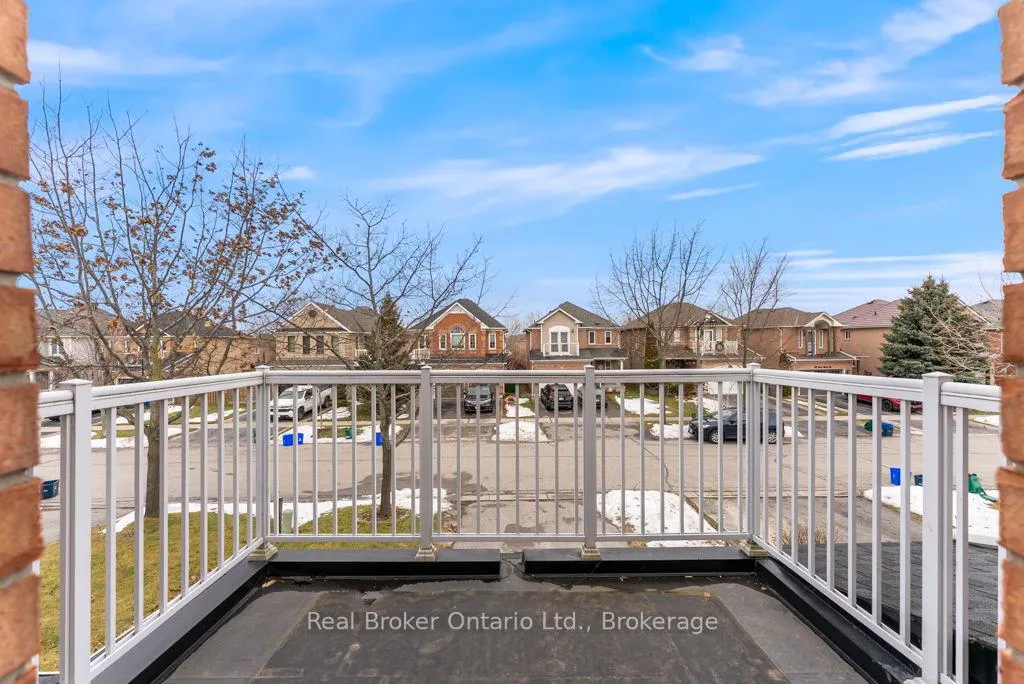 Photo 21 of 31 Four Winds Drive, Whitby, Port Whitby — HOMEH
