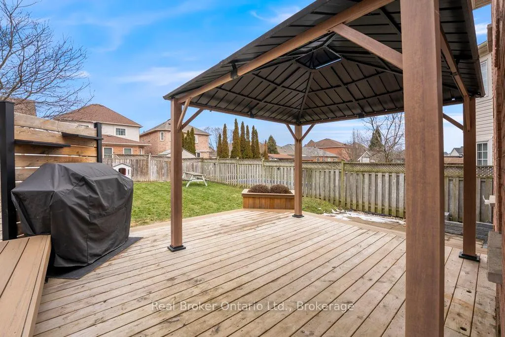 Photo 37 of 31 Four Winds Drive, Whitby, Port Whitby — HOMEH