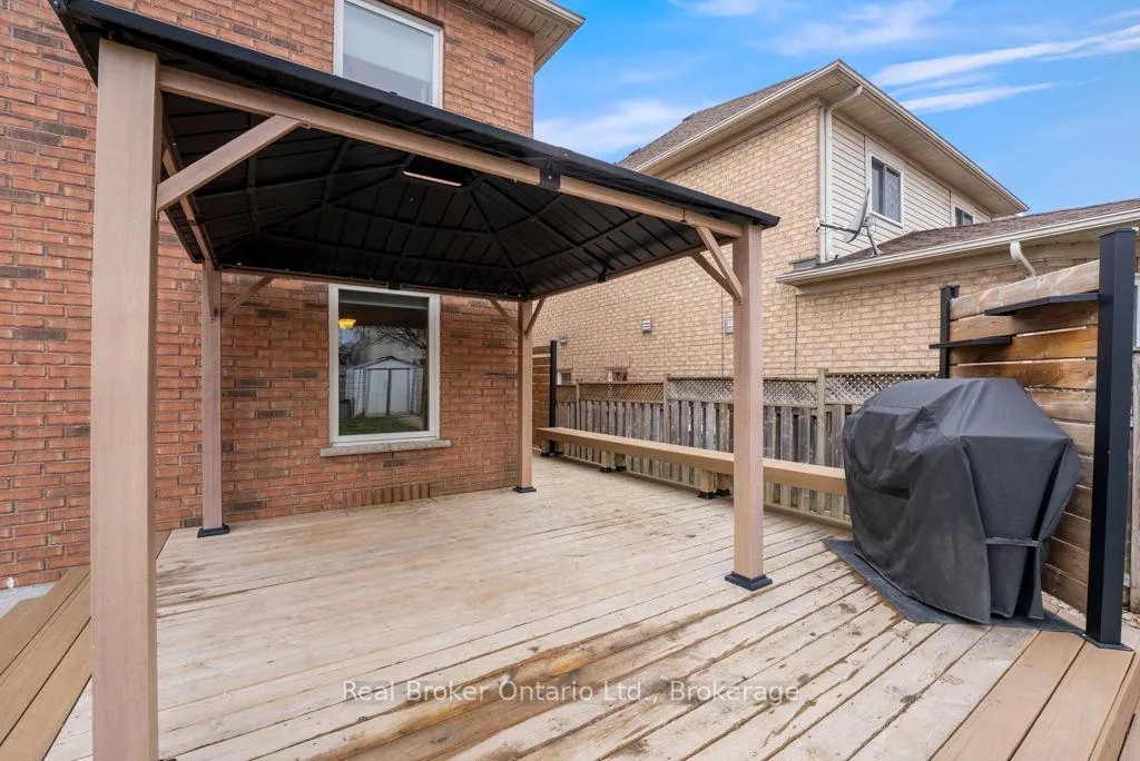 Photo 38 of 31 Four Winds Drive, Whitby, Port Whitby — HOMEH