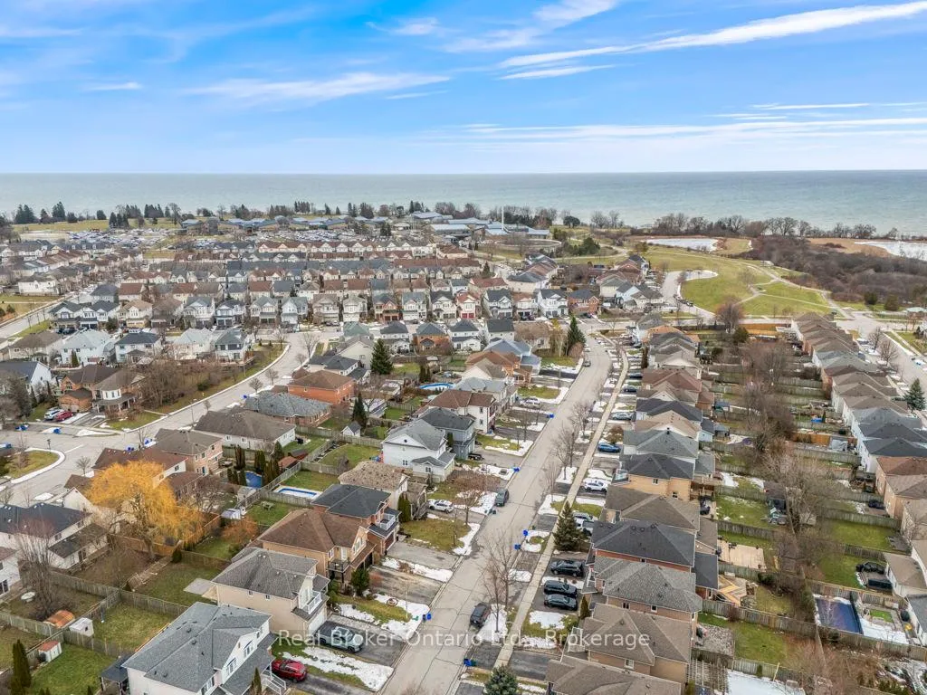 Photo 47 of 31 Four Winds Drive, Whitby, Port Whitby — HOMEH