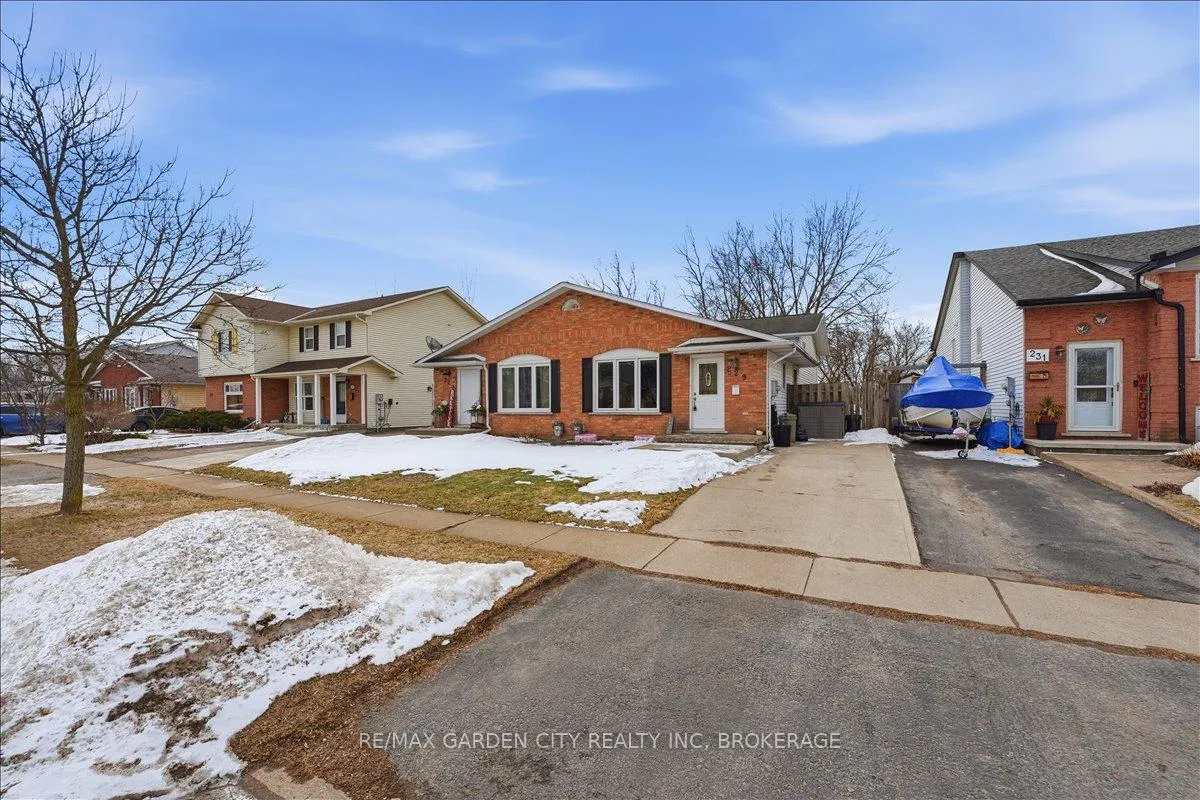 Photo 2 of 229 Windsor Street, Welland, Broadway — HOMEH