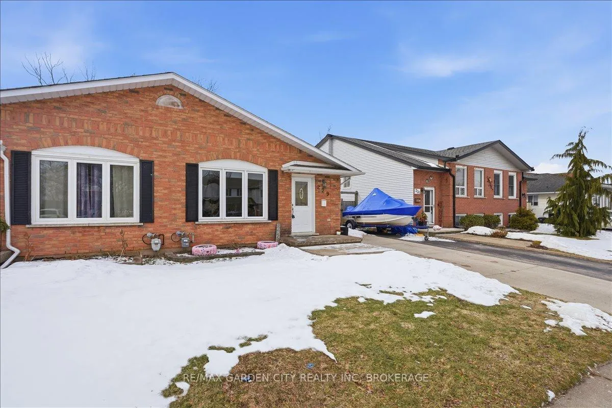 Photo 3 of 229 Windsor Street, Welland, Broadway — HOMEH