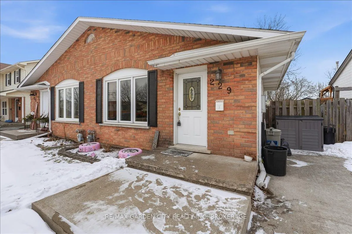 Photo 4 of 229 Windsor Street, Welland, Broadway — HOMEH