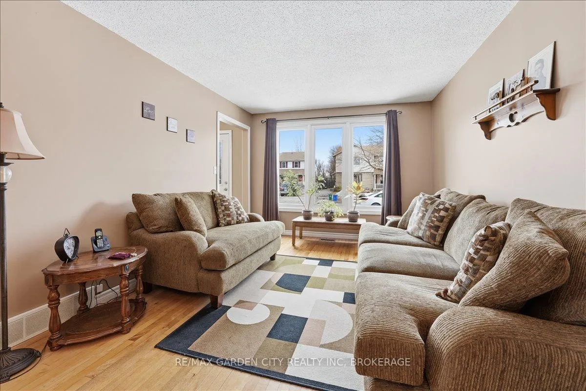 Photo 9 of 229 Windsor Street, Welland, Broadway — HOMEH