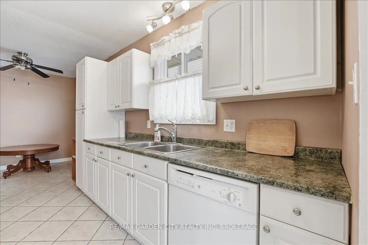 Photo 11 of 229 Windsor Street, Welland, Broadway — HOMEH