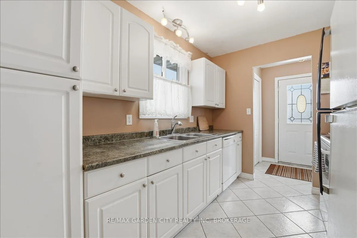 Photo 12 of 229 Windsor Street, Welland, Broadway — HOMEH