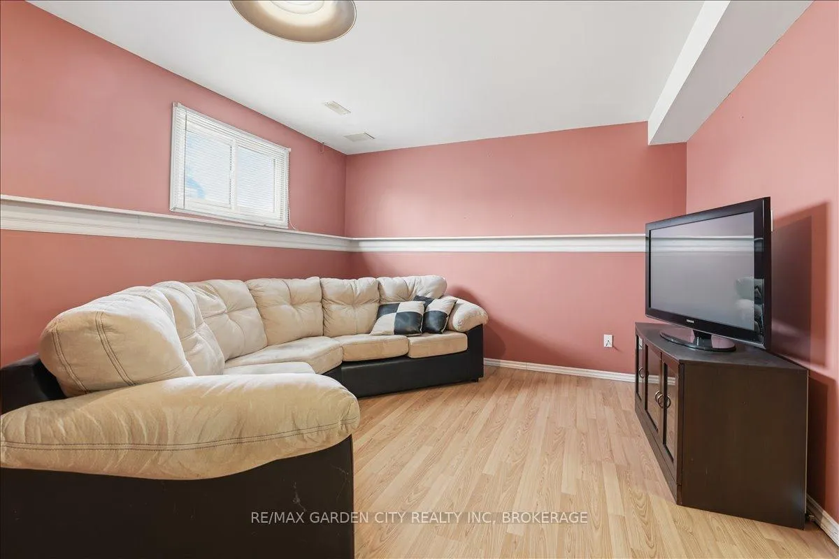 Photo 24 of 229 Windsor Street, Welland, Broadway — HOMEH