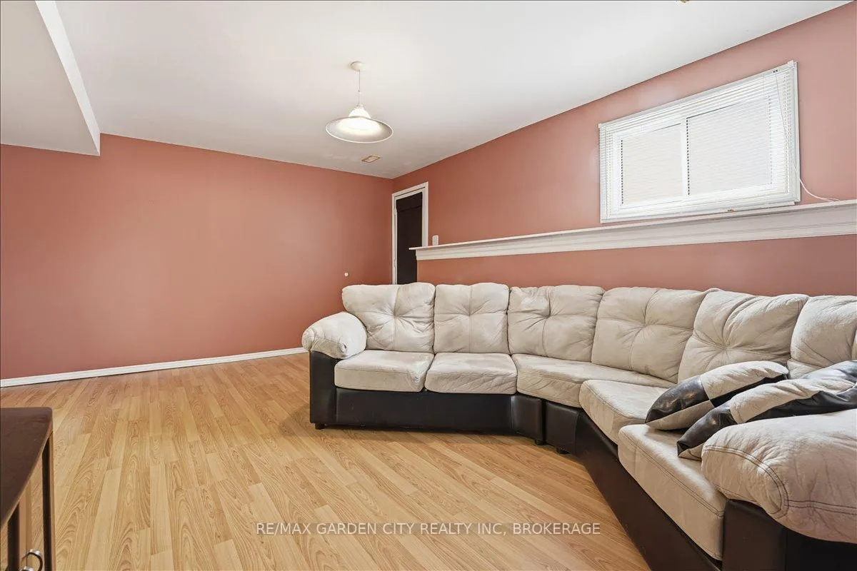 Photo 26 of 229 Windsor Street, Welland, Broadway — HOMEH
