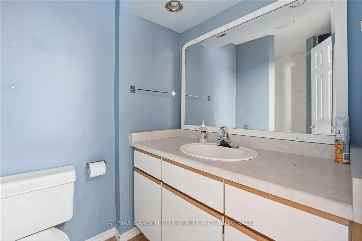 Photo 27 of 229 Windsor Street, Welland, Broadway — HOMEH
