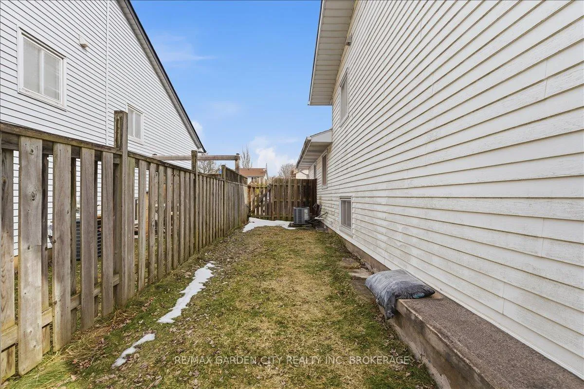 Photo 33 of 229 Windsor Street, Welland, Broadway — HOMEH