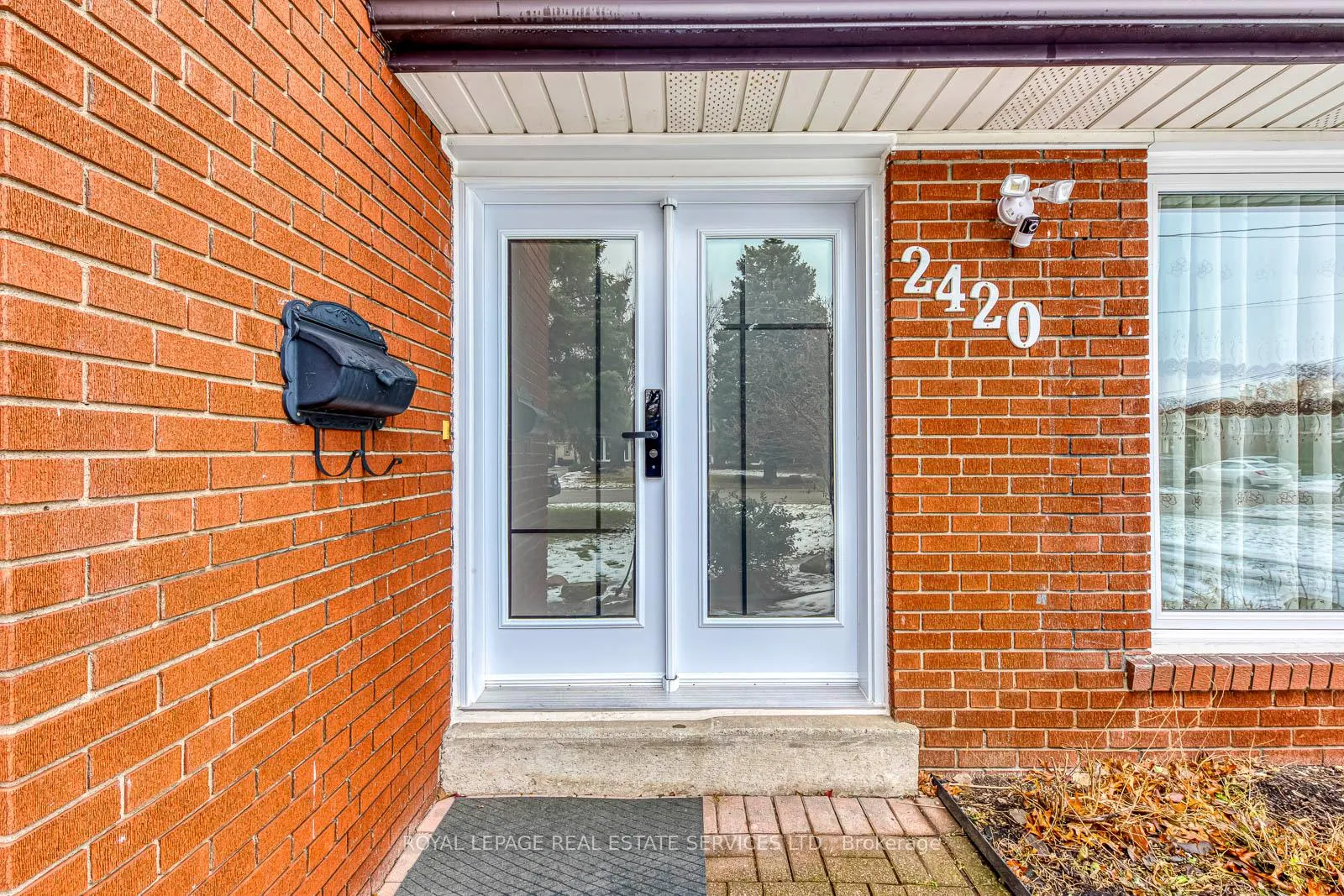 Photo 5 of 2420 Raymore Drive, Burlington, Brant — HOMEH