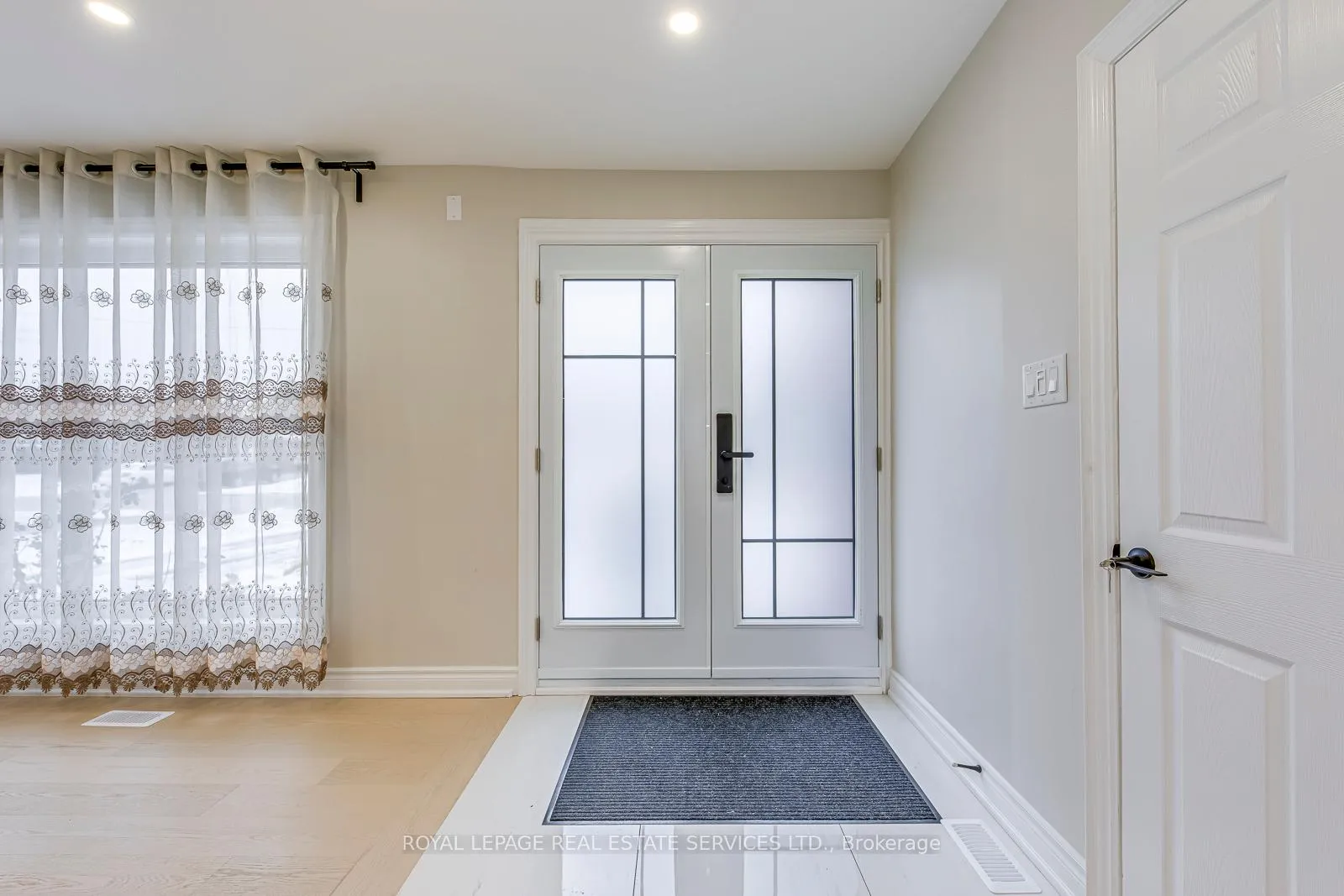 Photo 6 of 2420 Raymore Drive, Burlington, Brant — HOMEH