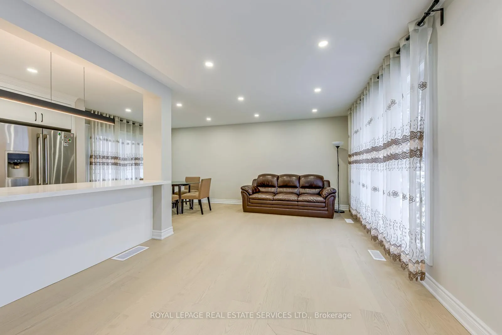 Photo 7 of 2420 Raymore Drive, Burlington, Brant — HOMEH