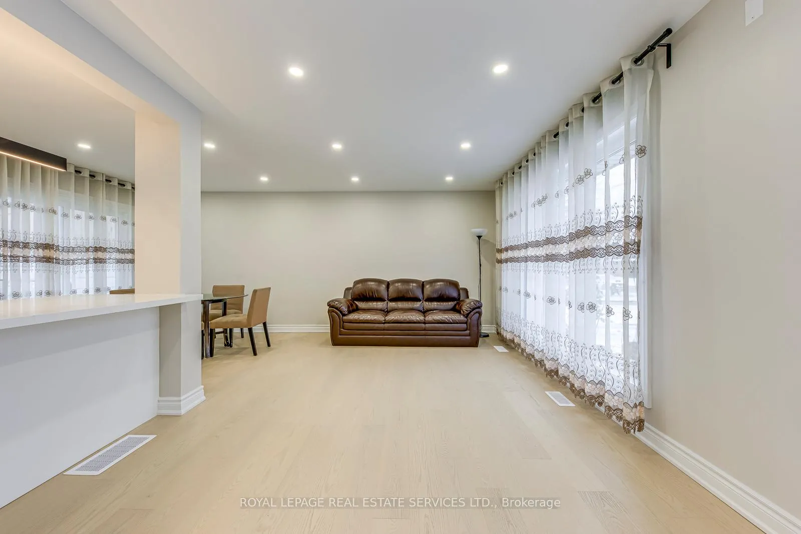 Photo 8 of 2420 Raymore Drive, Burlington, Brant — HOMEH