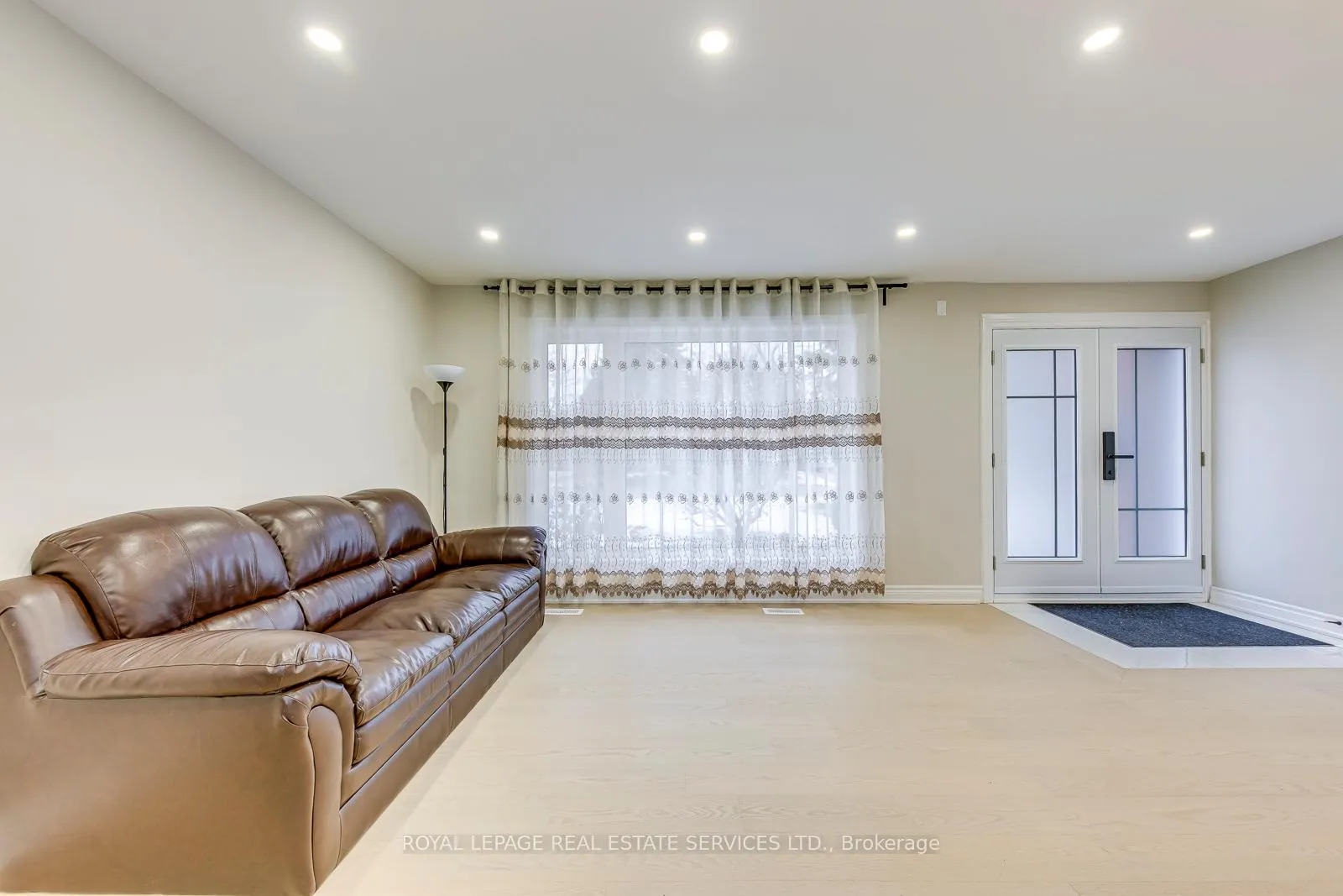 Photo 9 of 2420 Raymore Drive, Burlington, Brant — HOMEH