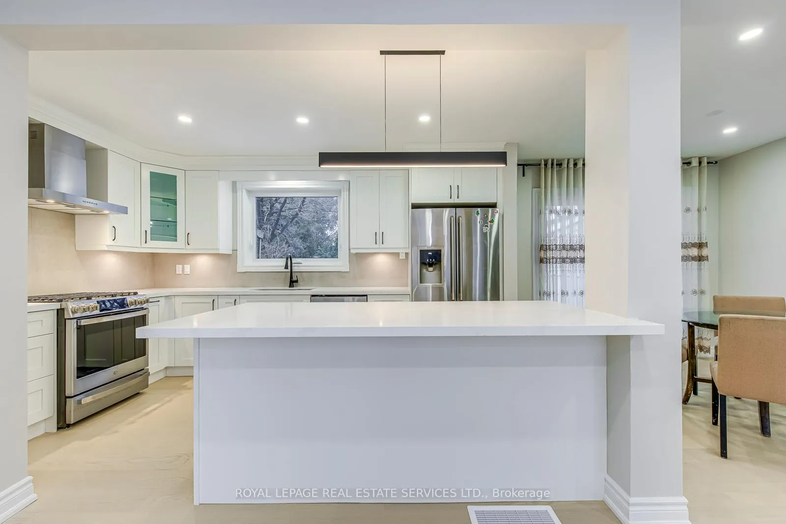 Photo 12 of 2420 Raymore Drive, Burlington, Brant — HOMEH