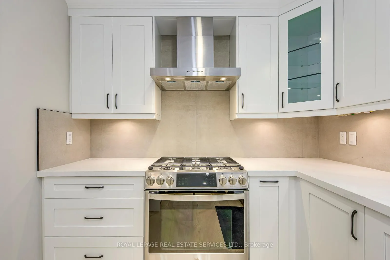 Photo 15 of 2420 Raymore Drive, Burlington, Brant — HOMEH