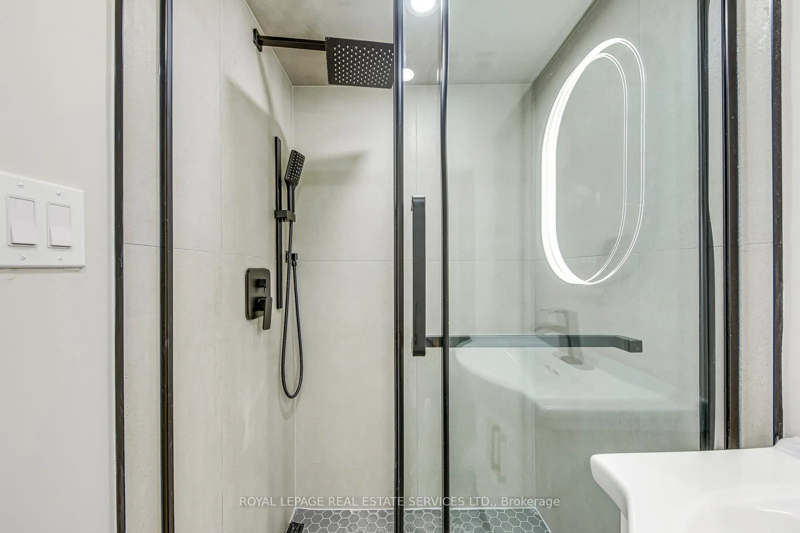 Photo 34 of 2420 Raymore Drive, Burlington, Brant — HOMEH