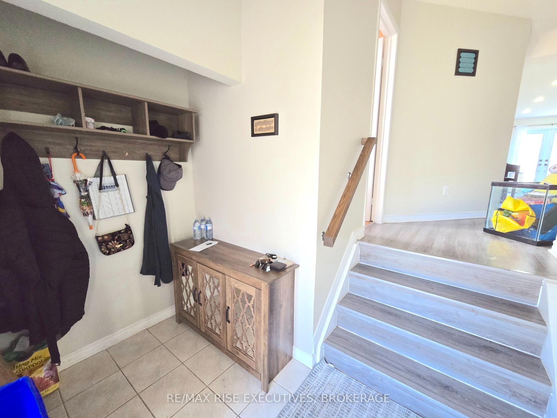 Photo 2 of 1117 Wintergreen Crescent, Kingston, City Northwest — HOMEH