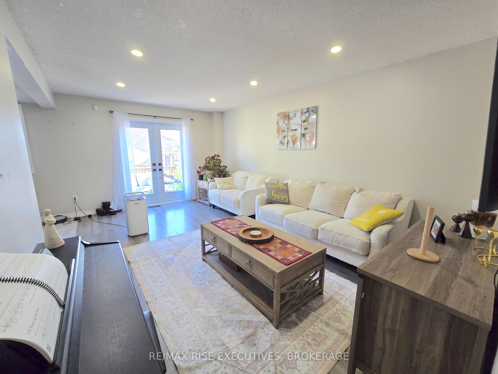 Photo 3 of 1117 Wintergreen Crescent, Kingston, City Northwest — HOMEH