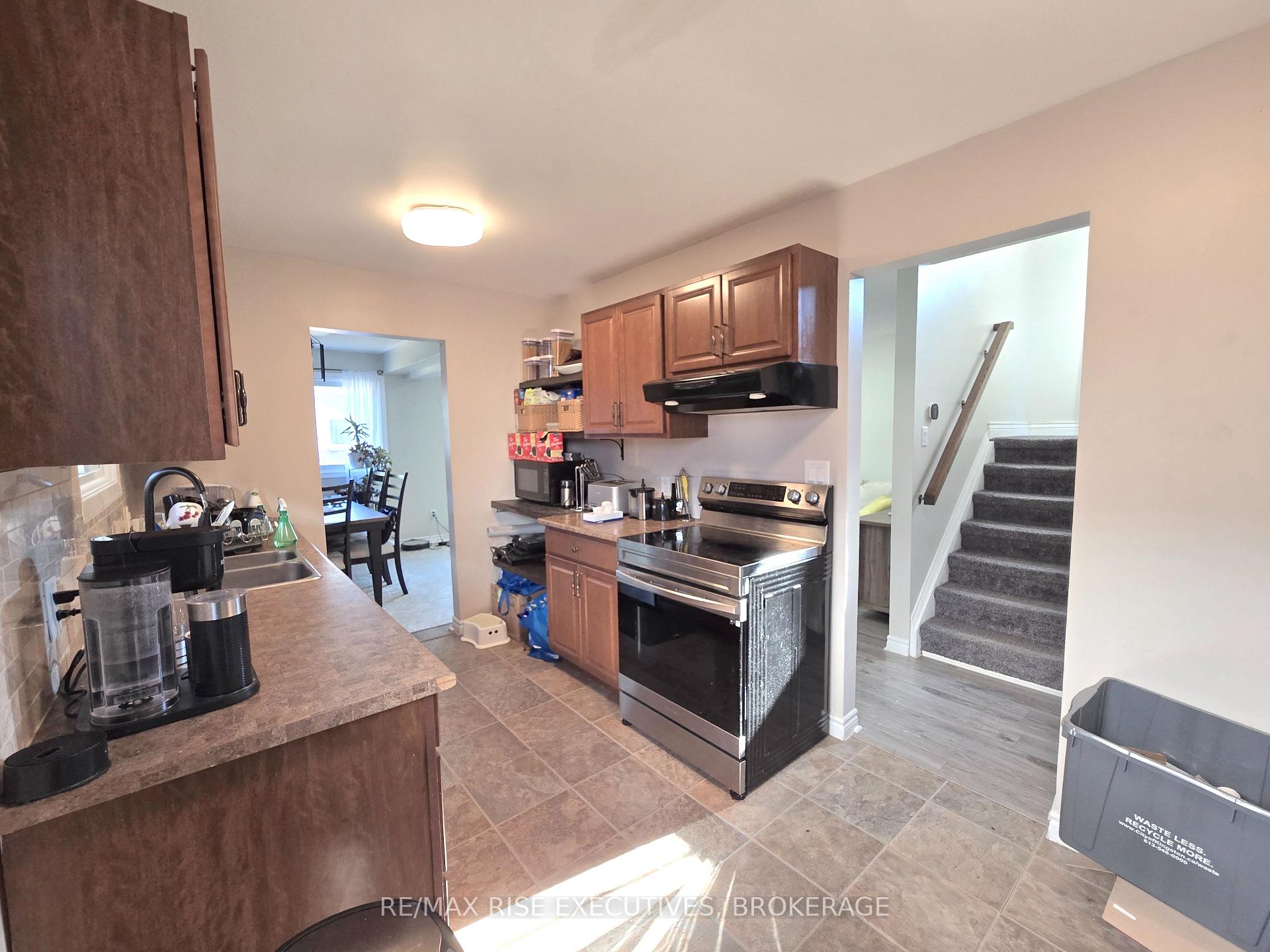 Photo 6 of 1117 Wintergreen Crescent, Kingston, City Northwest — HOMEH